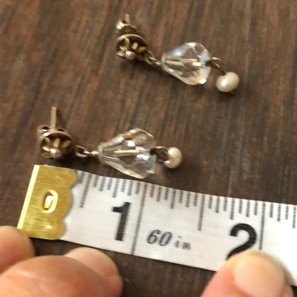 Quartz crystal pearl drop earrings - Picture 8 of 8